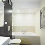 Family Parking 2 Bathrooms 300 M Sea アパート *