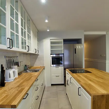 Lägenhet Family Parking 2 Bathrooms 300 M Sea