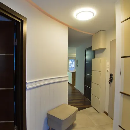 Lägenhet Family Parking 2 Bathrooms 300 M Sea *