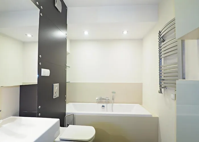 Family Parking 2 Bathrooms 300 M Sea شقة *